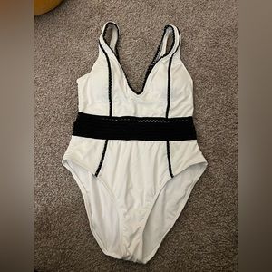 Bnwot kenneth cole one piece swimsuit